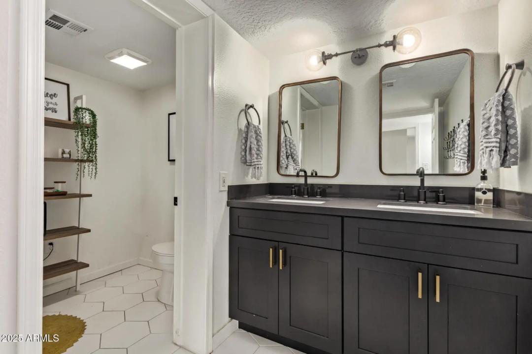 Real Estate Picture 24