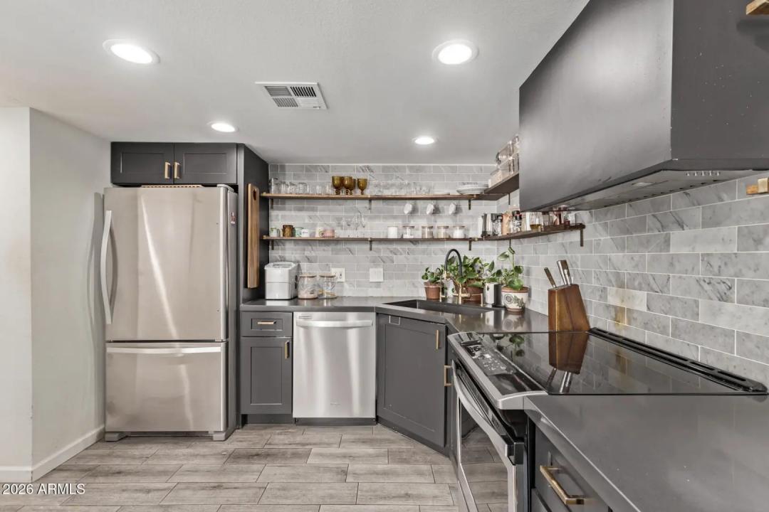 Real Estate Picture 16