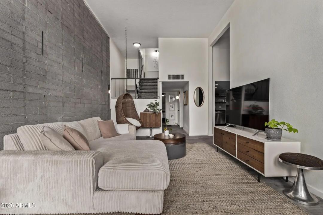 Real Estate Picture 14
