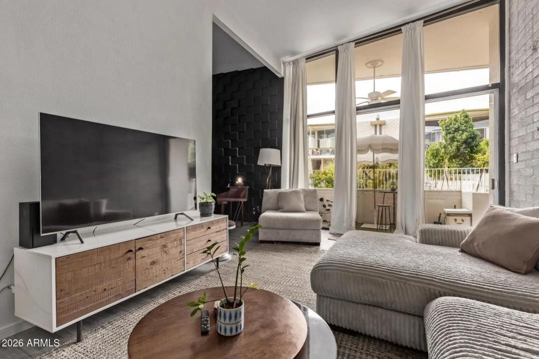 Real Estate Picture 12