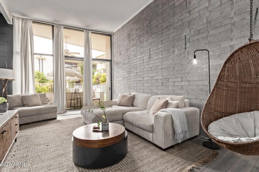 Real Estate Picture 11