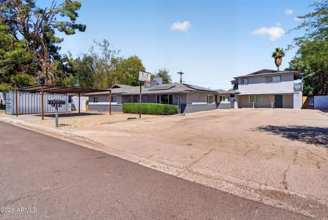 Real Estate Picture 3