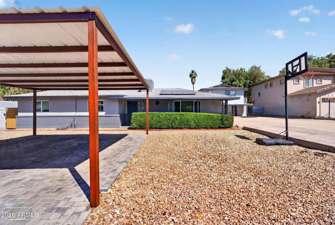 Real Estate Picture 4