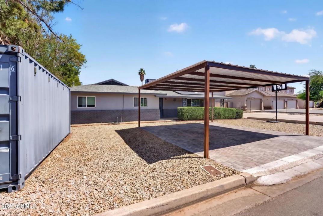 Real Estate Picture 5