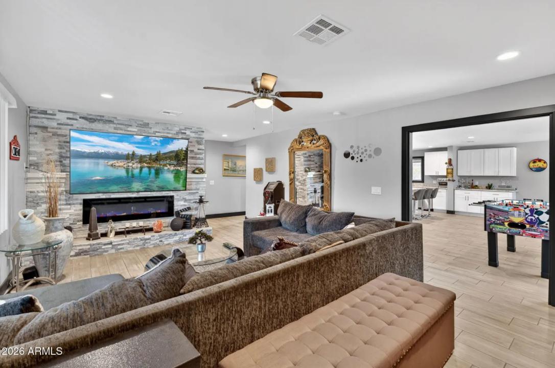 Real Estate Picture 9