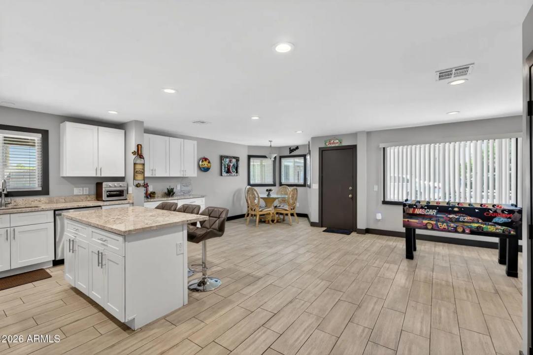 Real Estate Picture 11