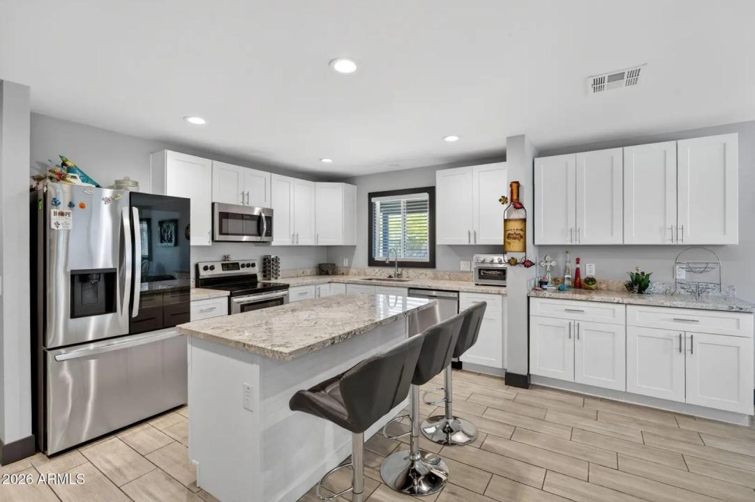 Real Estate Picture 12