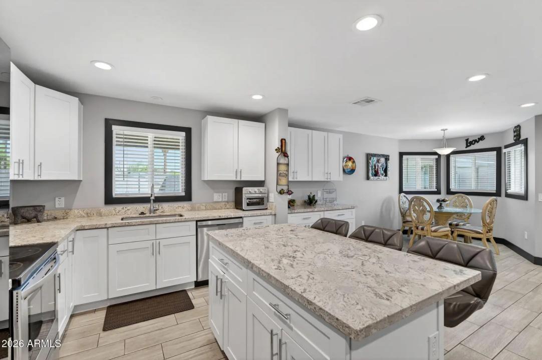 Real Estate Picture 13