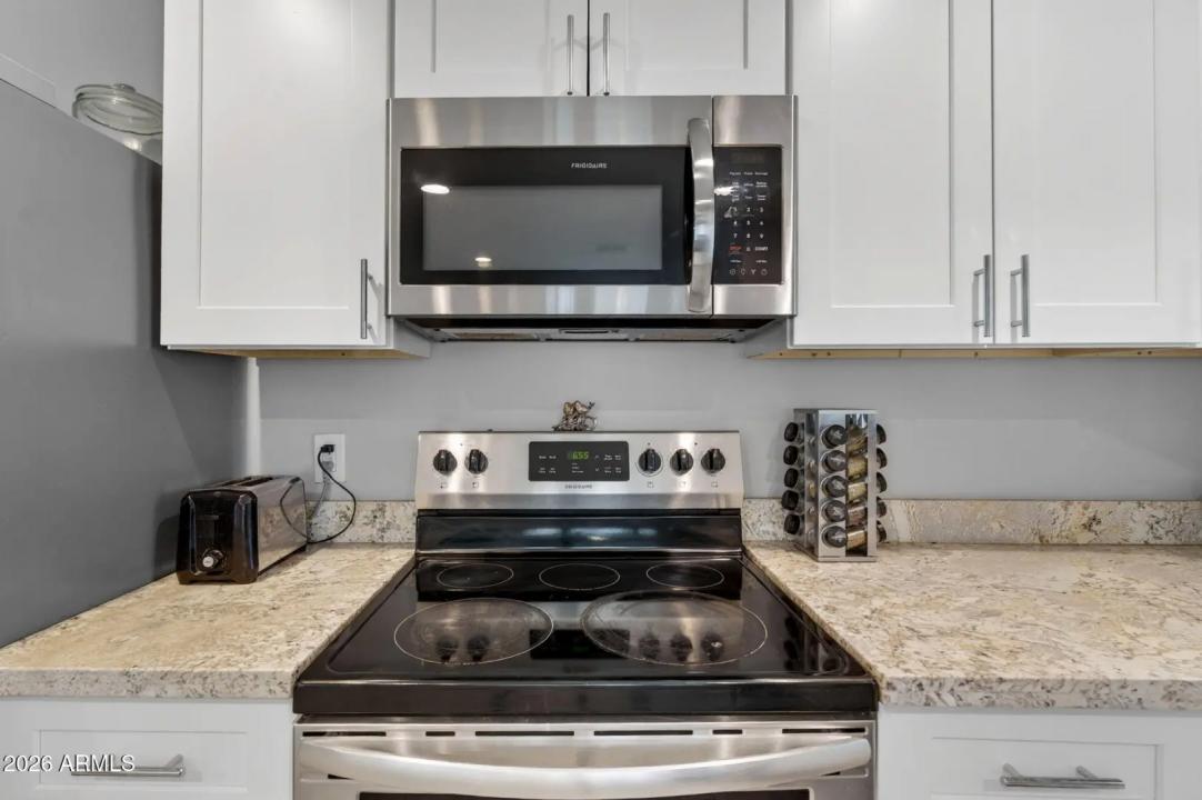 Real Estate Picture 14