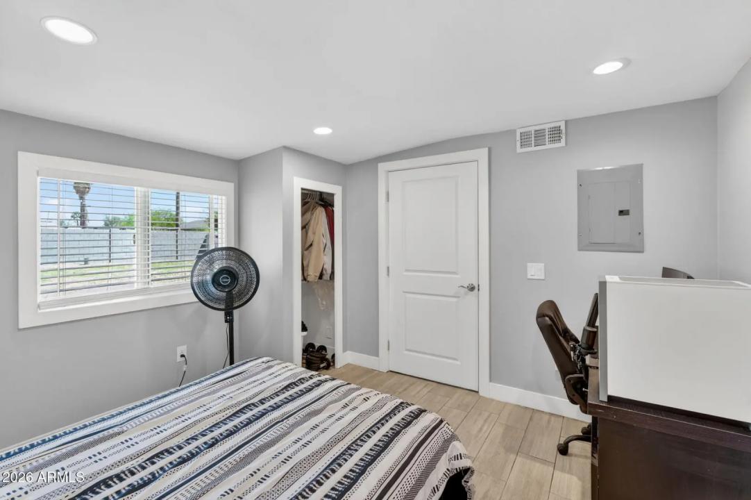 Real Estate Picture 26