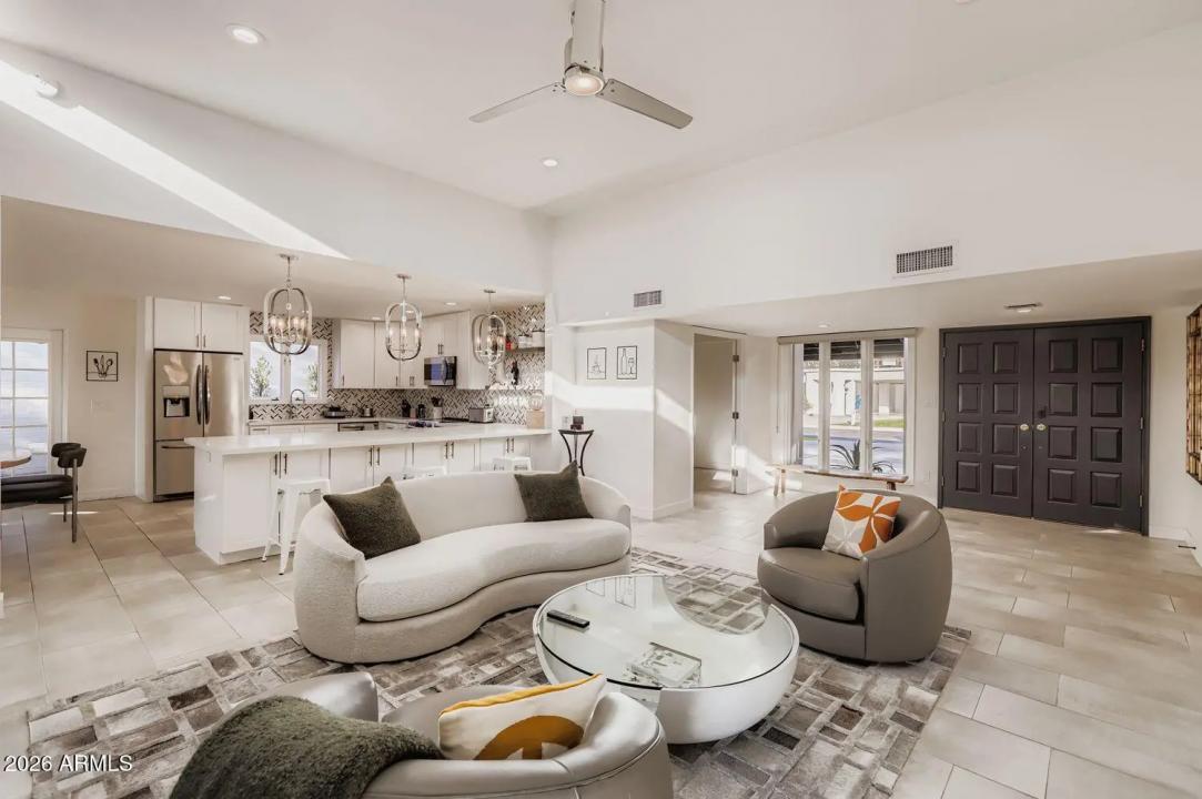 Real Estate Picture 4