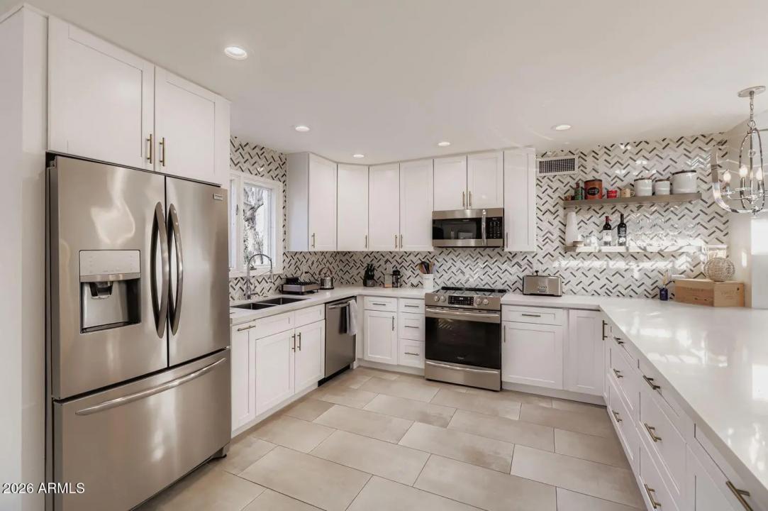 Real Estate Picture 7