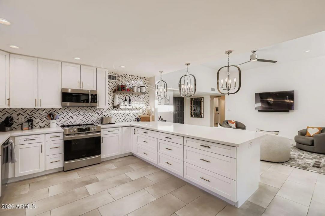 Real Estate Picture 8