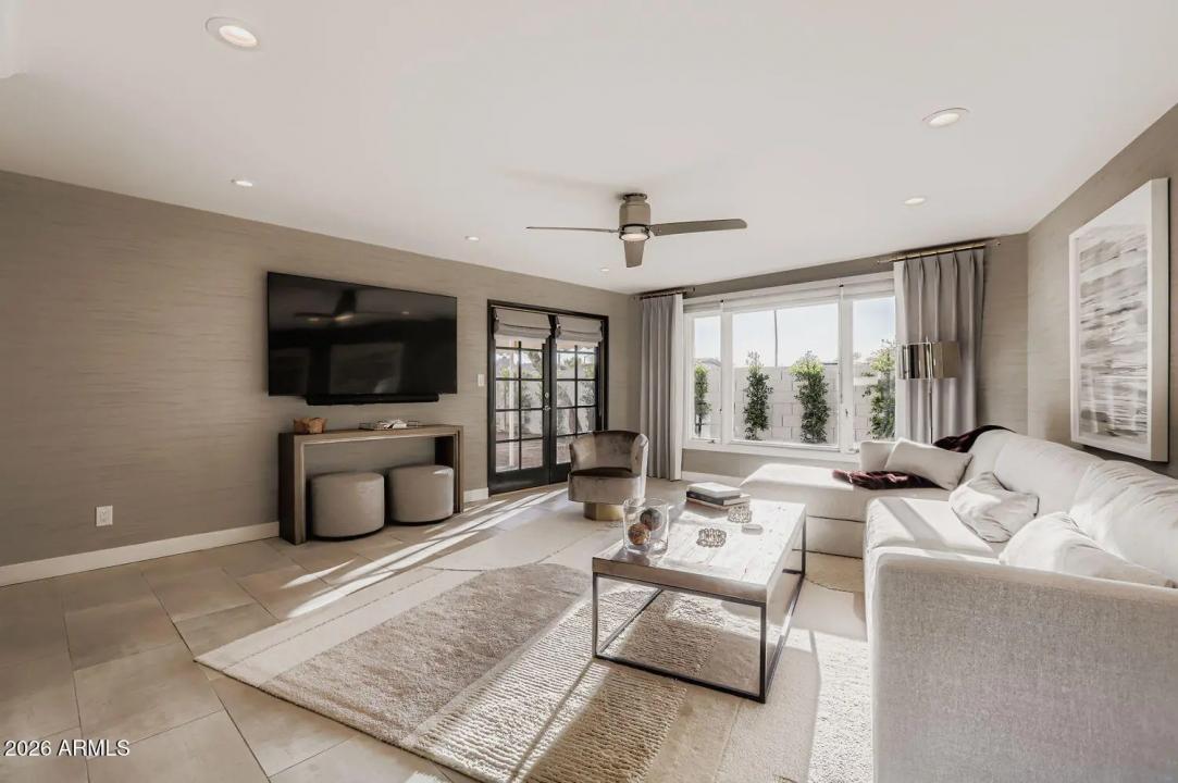 Real Estate Picture 11