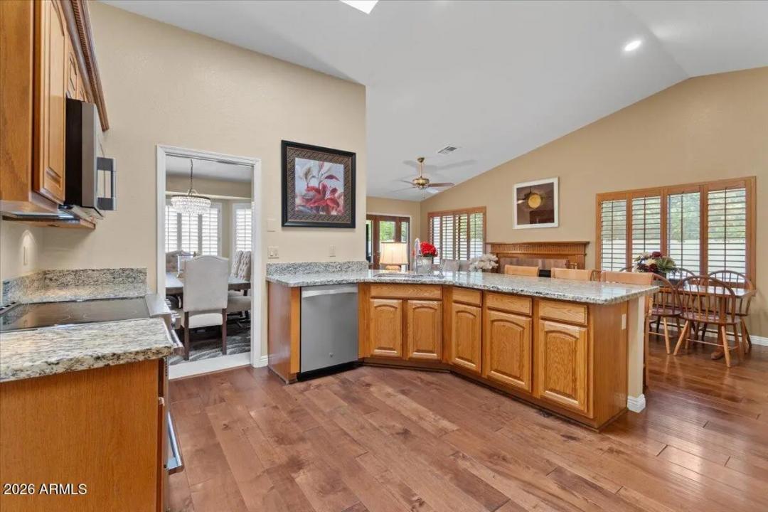 Real Estate Picture 14