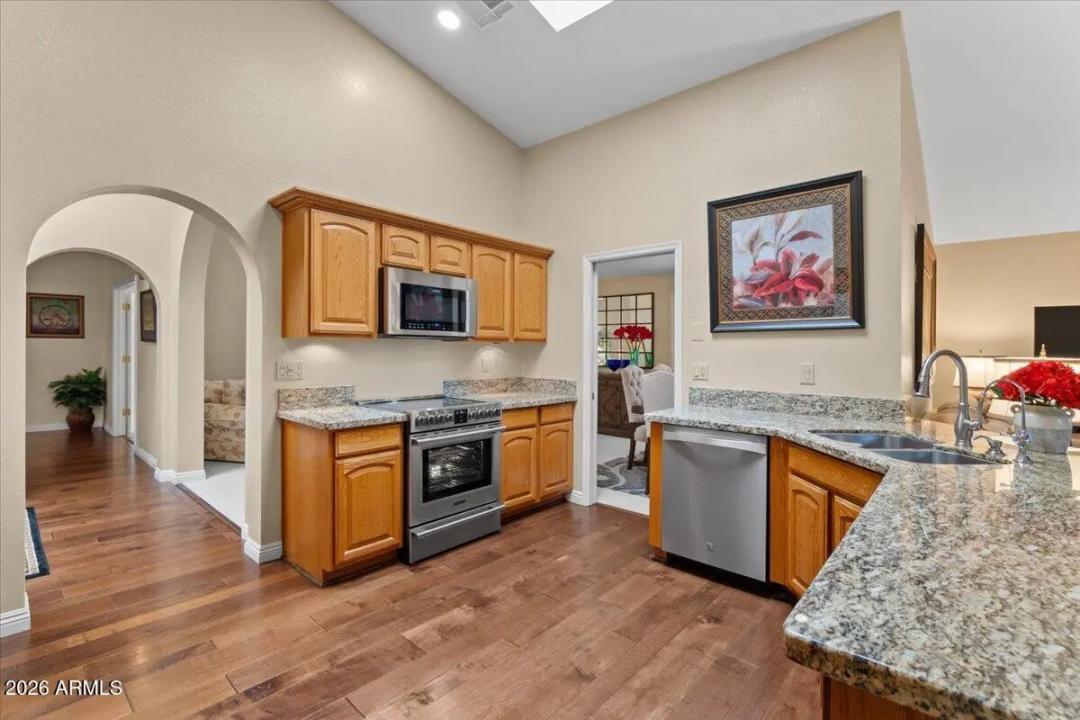 Real Estate Picture 12