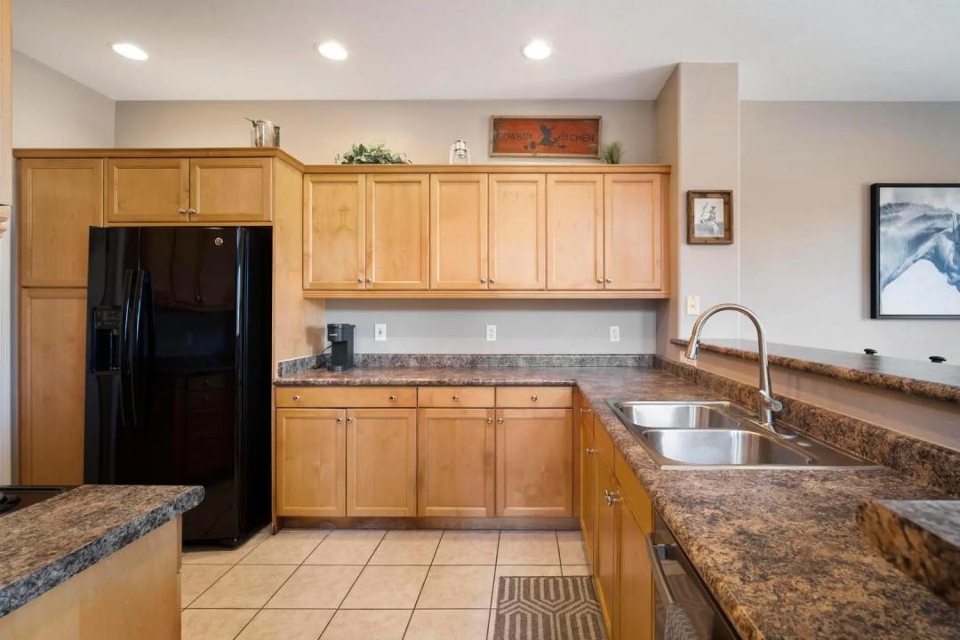 Real Estate Picture 4