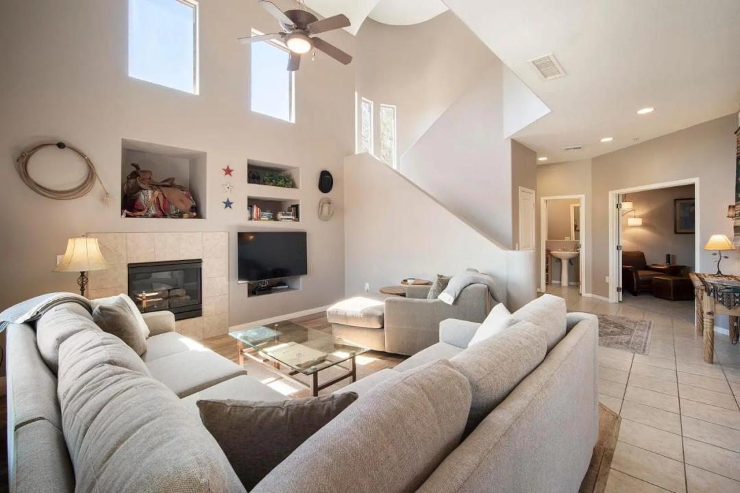 Real Estate Picture 11