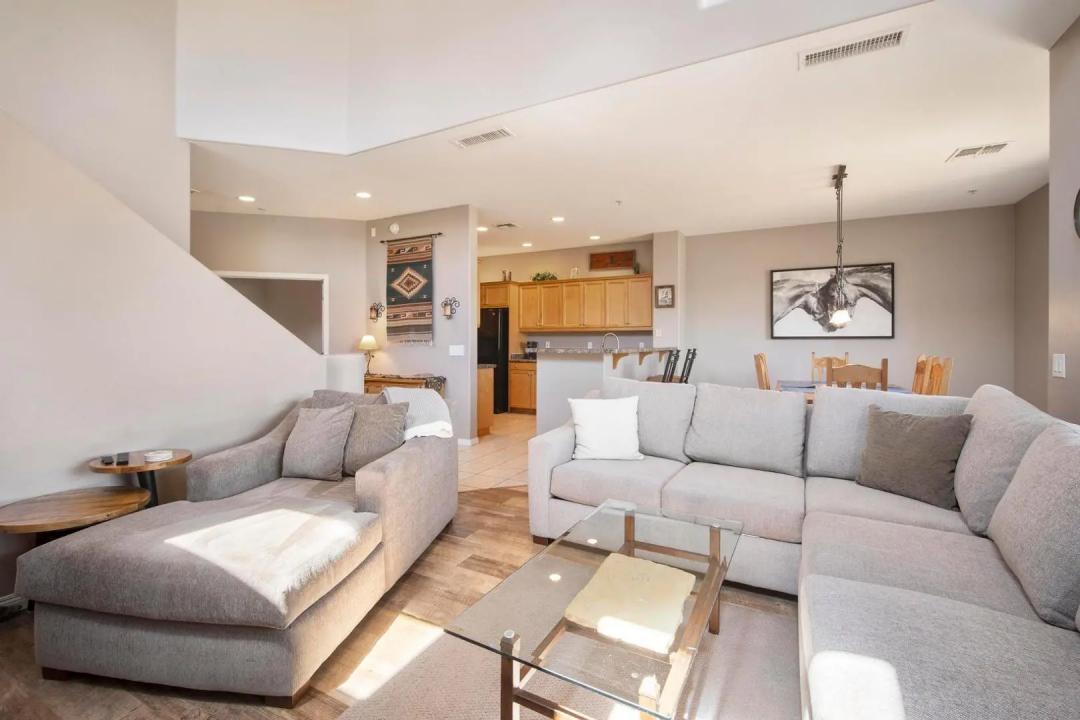 Real Estate Picture 14