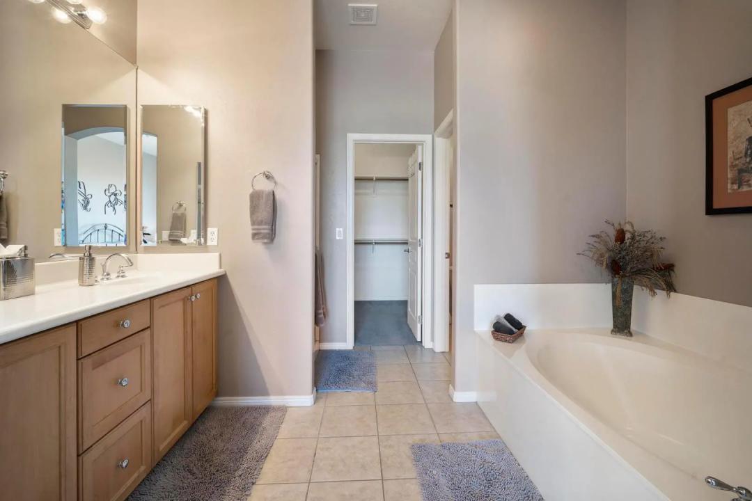 Real Estate Picture 25