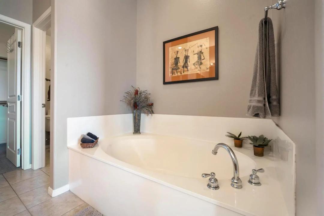 Real Estate Picture 26