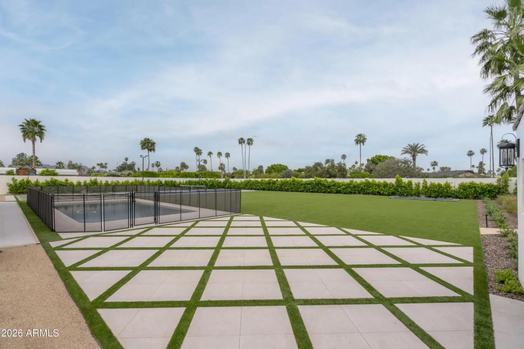 Real Estate Picture 50