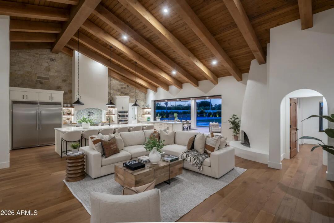 Real Estate Picture 4