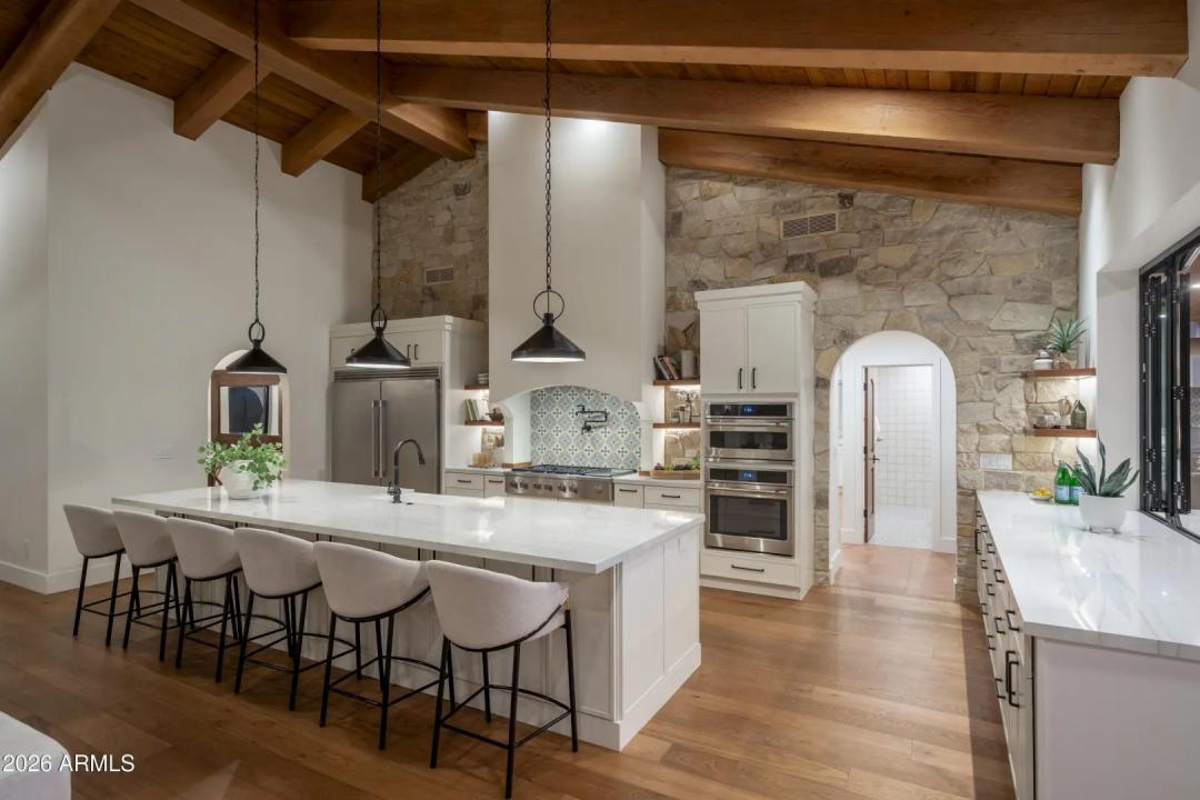 Real Estate Picture 11