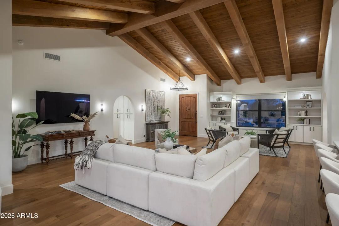 Real Estate Picture 6