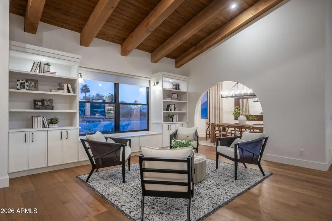 Real Estate Picture 8