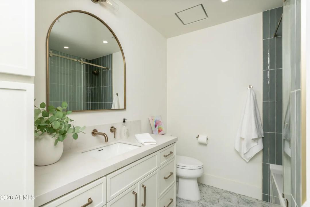 Real Estate Picture 37