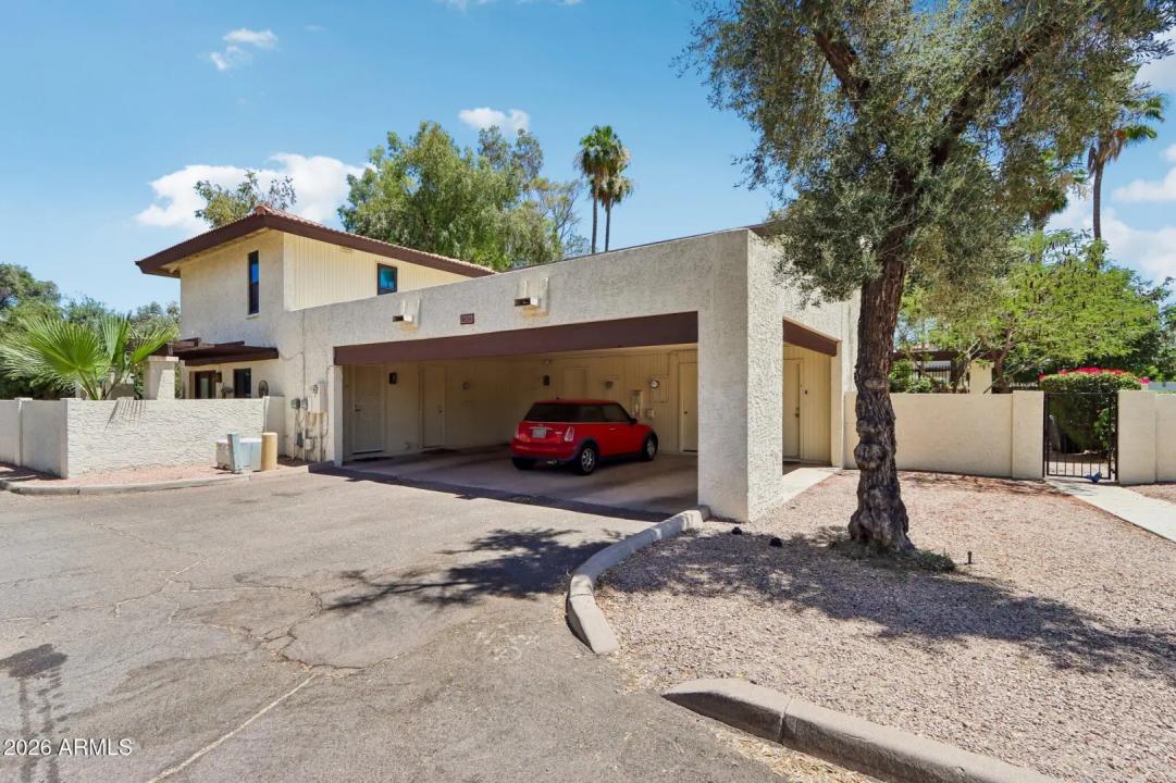 Real Estate Picture 3