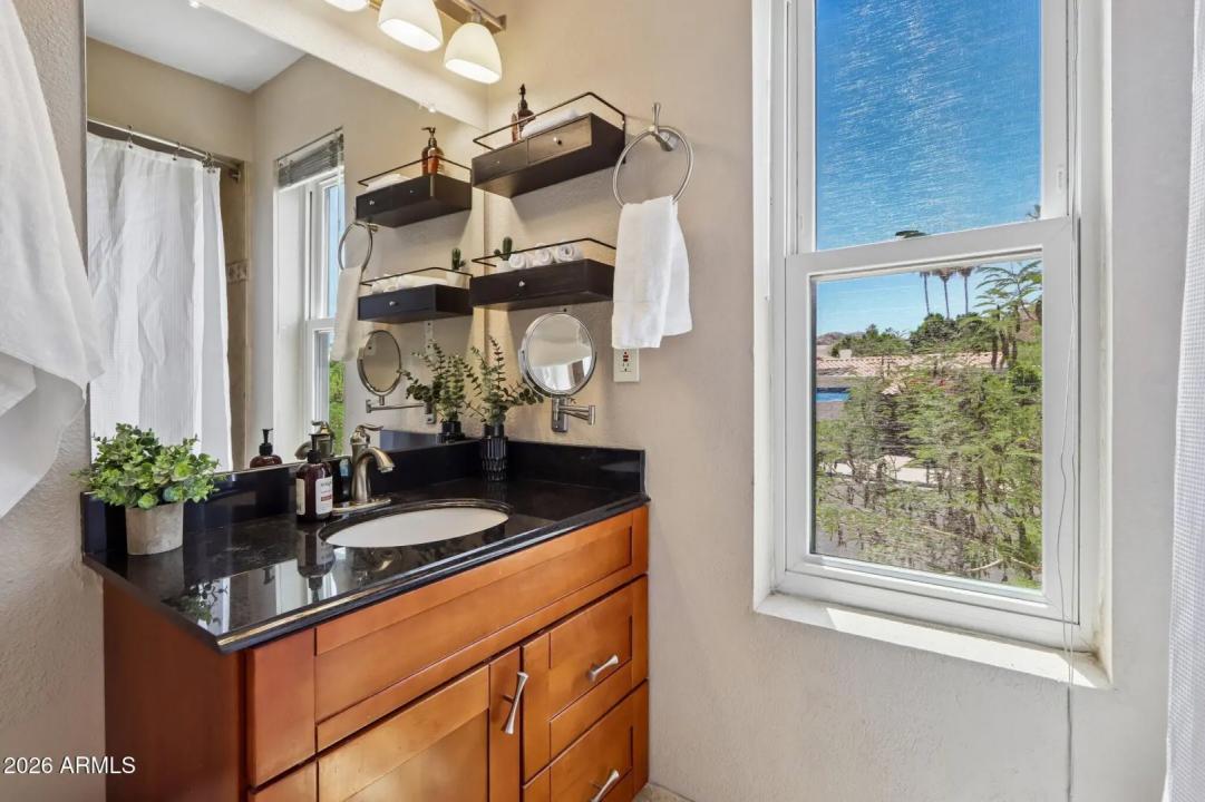 Real Estate Picture 18