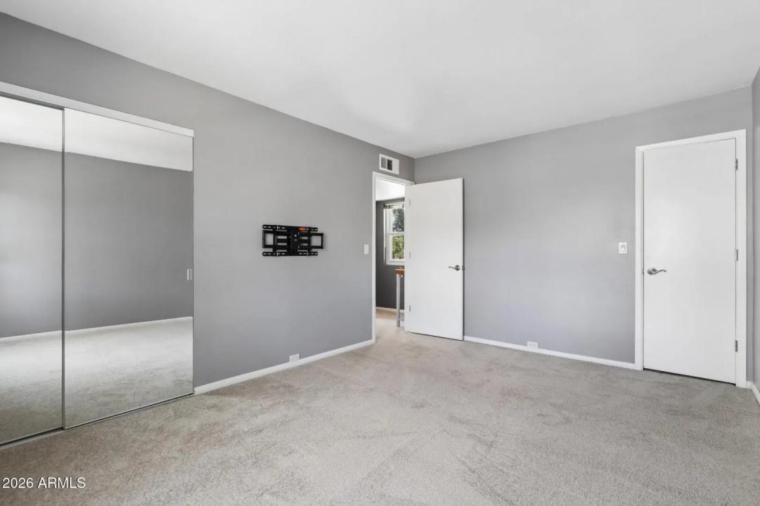 Real Estate Picture 17