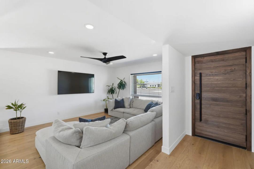 Real Estate Picture 4