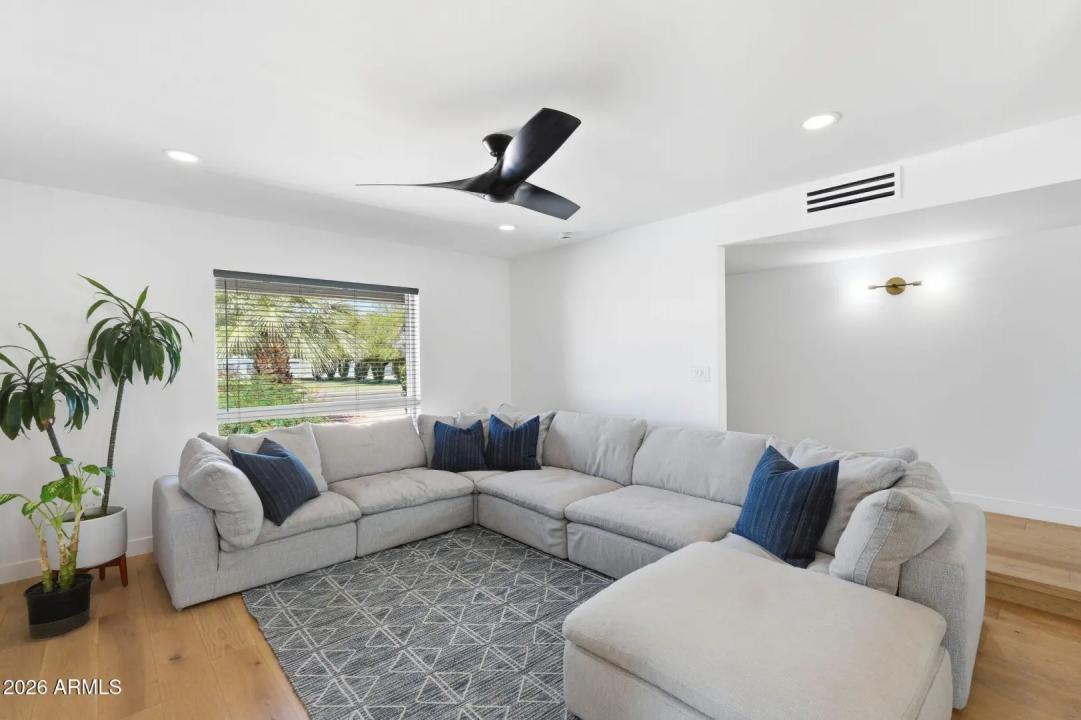 Real Estate Picture 5