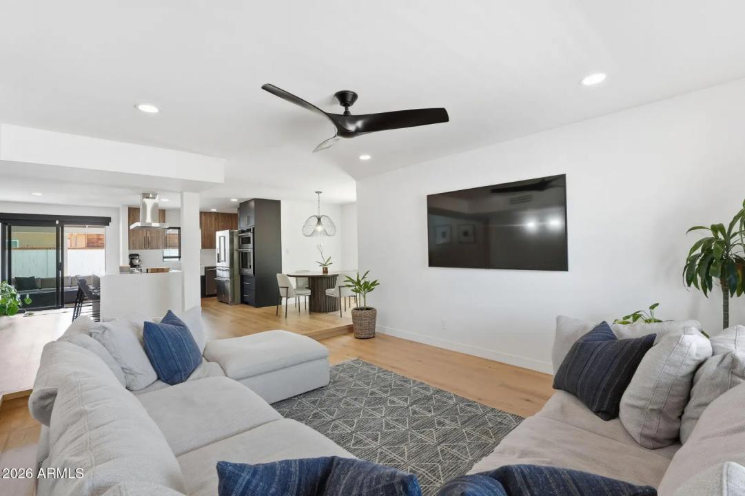 Real Estate Picture 7