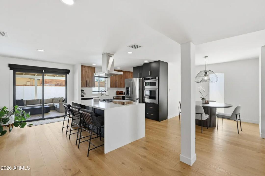 Real Estate Picture 10