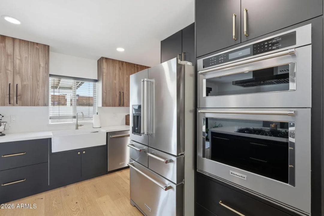 Real Estate Picture 12