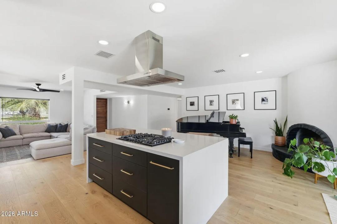 Real Estate Picture 13