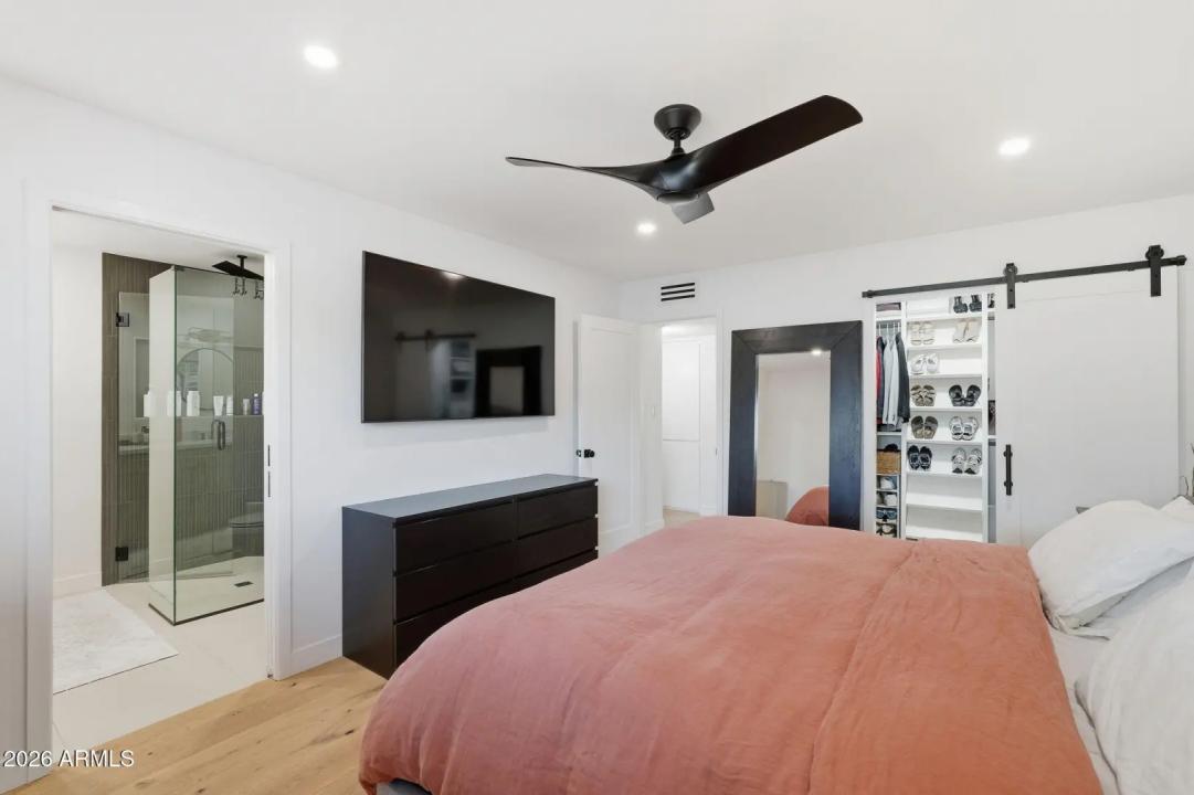 Real Estate Picture 18