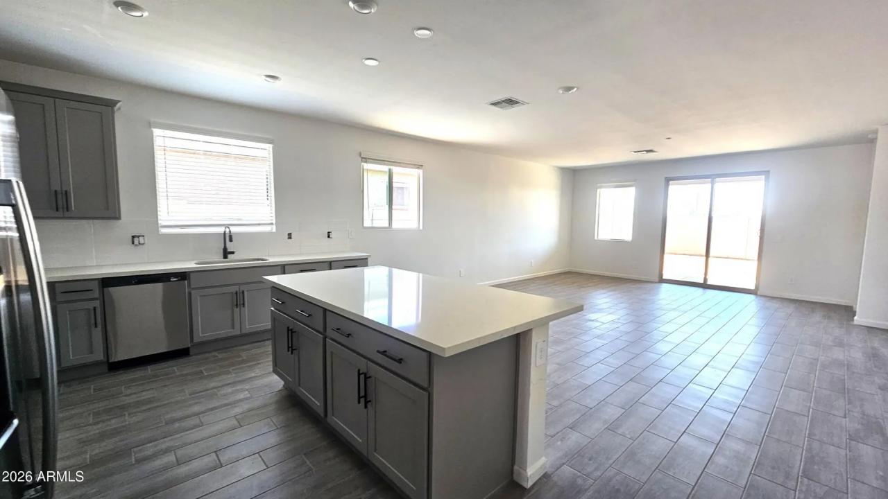 Real Estate Picture 3