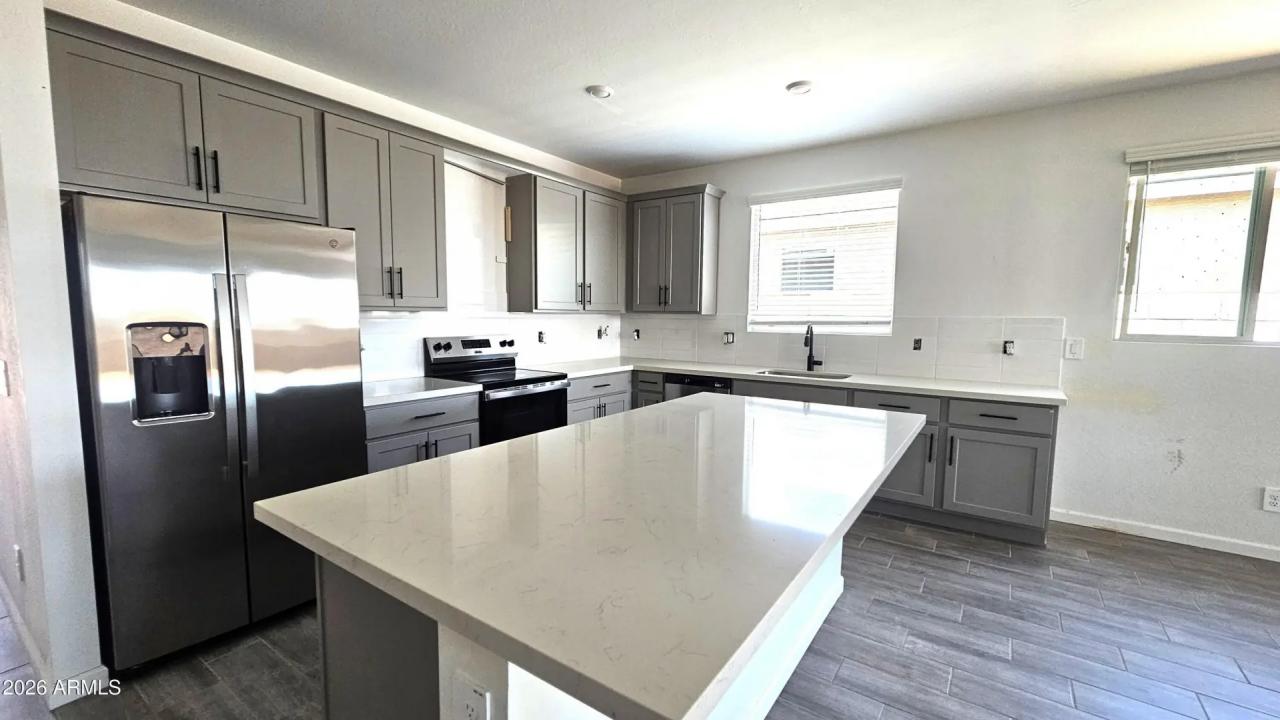 Real Estate Picture 4