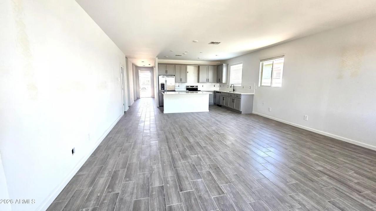 Real Estate Picture 5