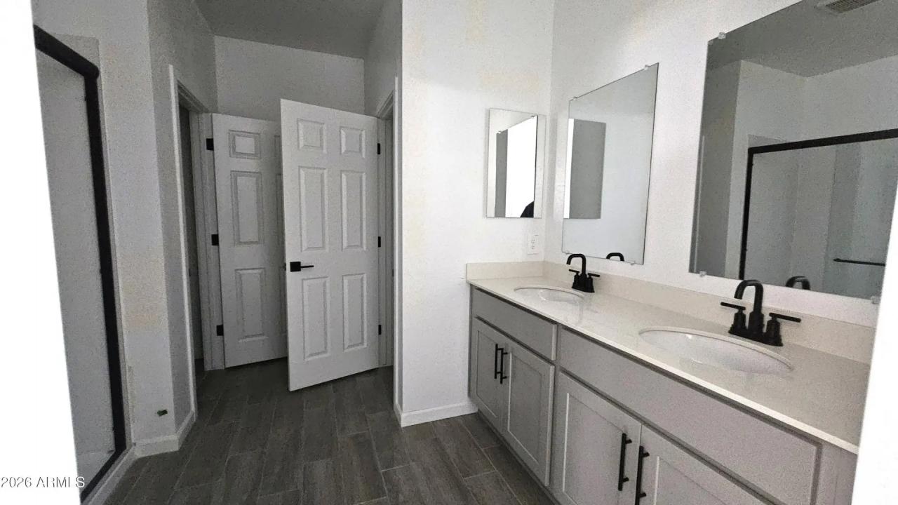 Real Estate Picture 6