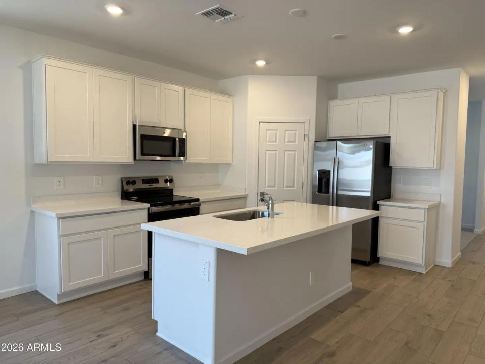 Real Estate Picture 3
