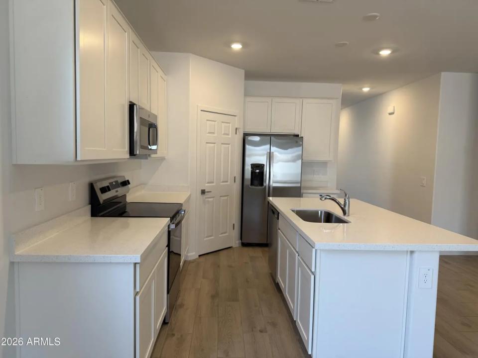 Real Estate Picture 4