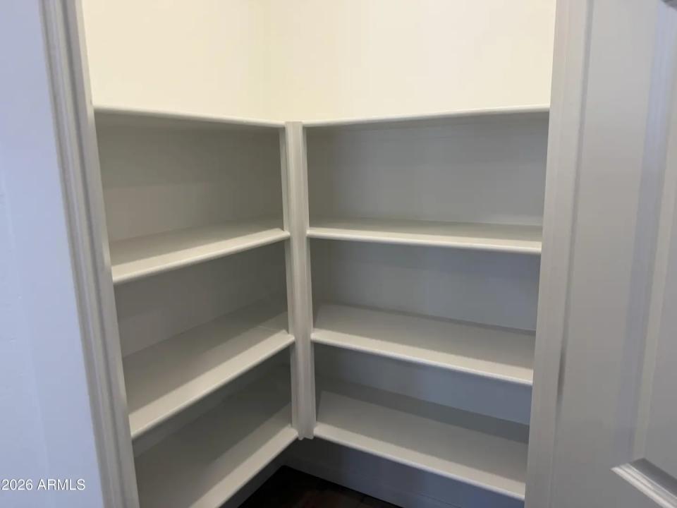Real Estate Picture 5