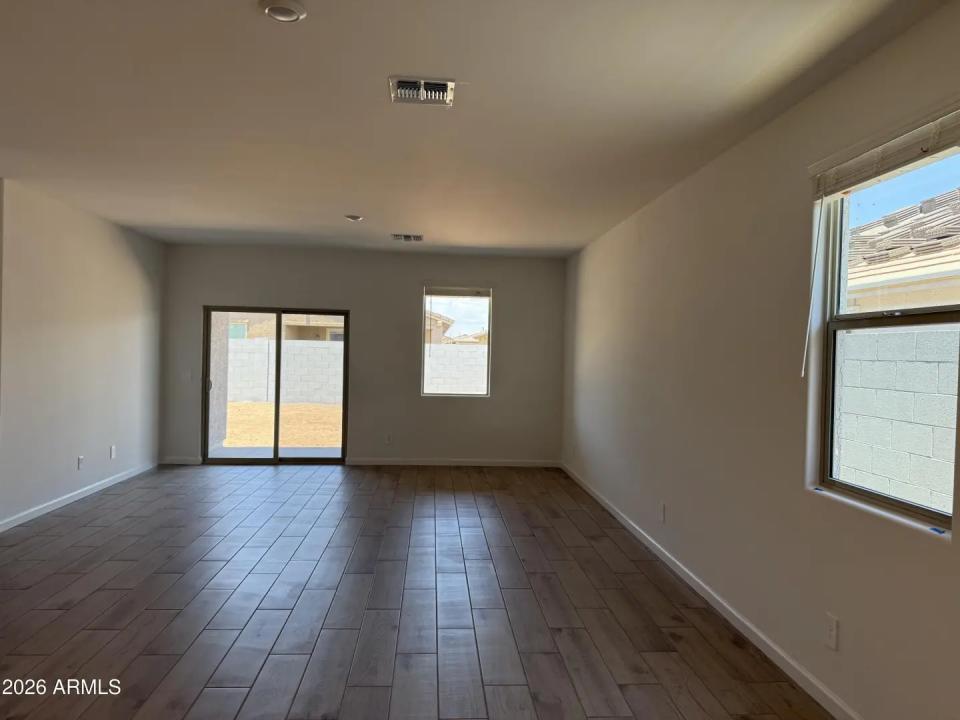 Real Estate Picture 6