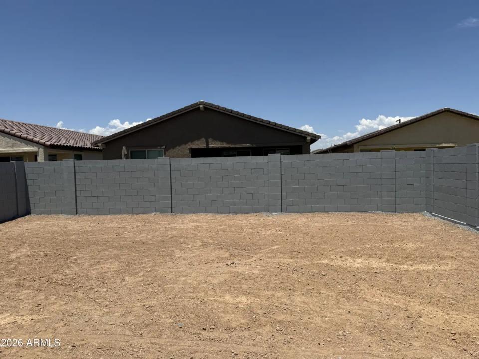Real Estate Picture 11